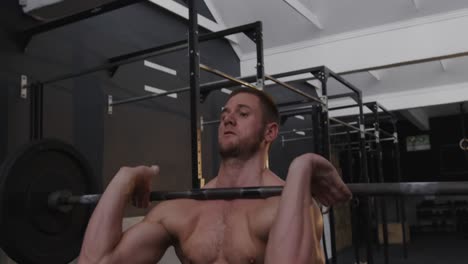 entrenamiento cruzado en un gimnasio
