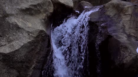 Imágenes-En-Cámara-Lenta-De-La-Cascada