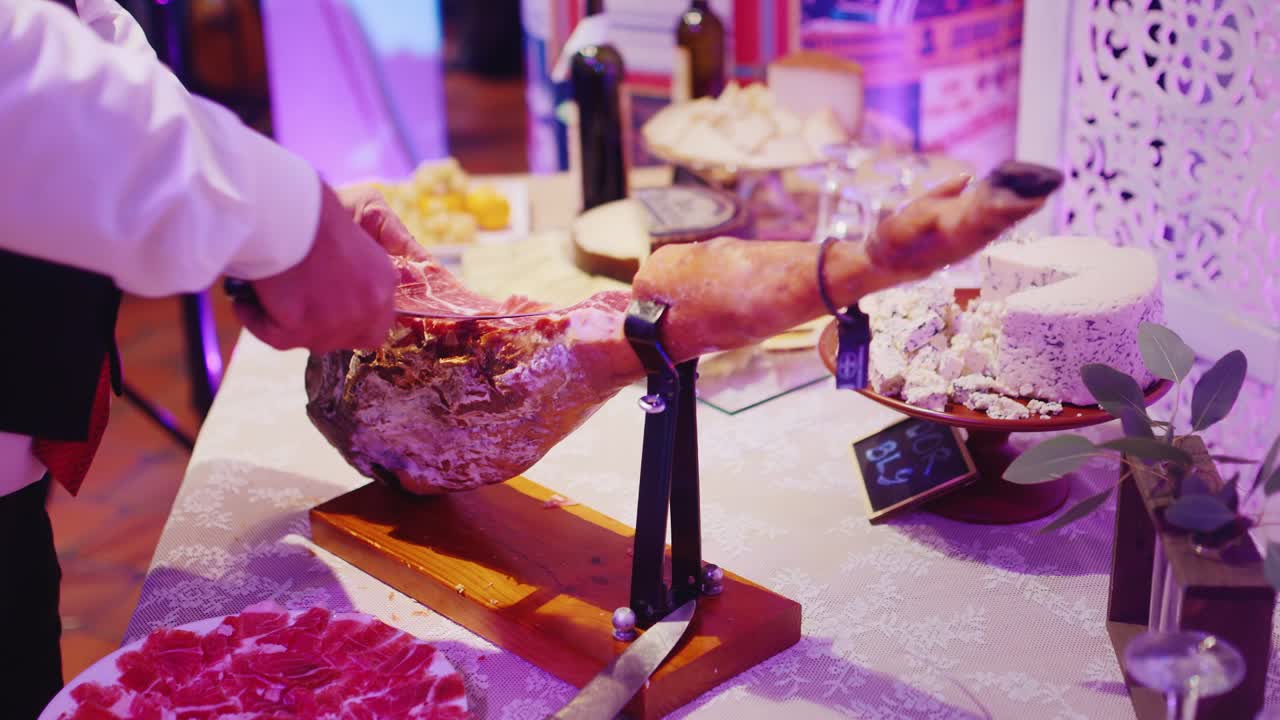 남자는 하몽을 얇게 썬다 2