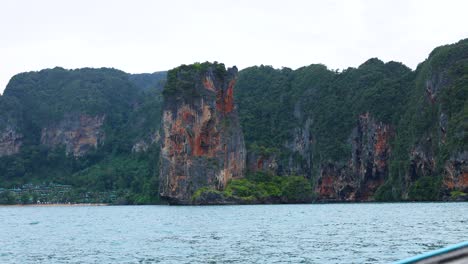 hermosos acantilados y paisajes marinos en la isla de tub, krabi, tailandia