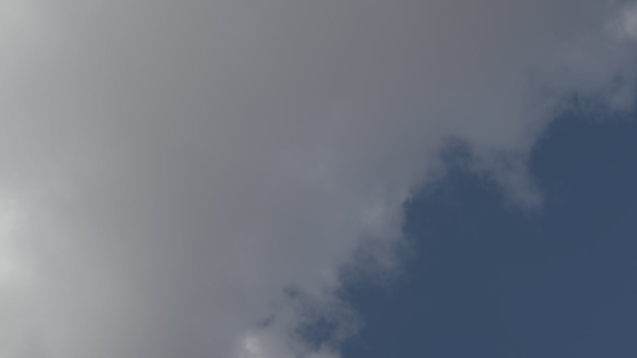 머리 위 를 날아다니는 접근 제트 항공기 를 보고 있다