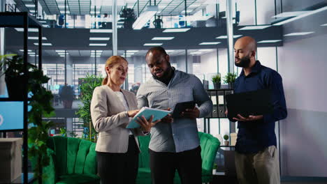 vertical video confident business experts participating in a briefing meeting for a new partnership