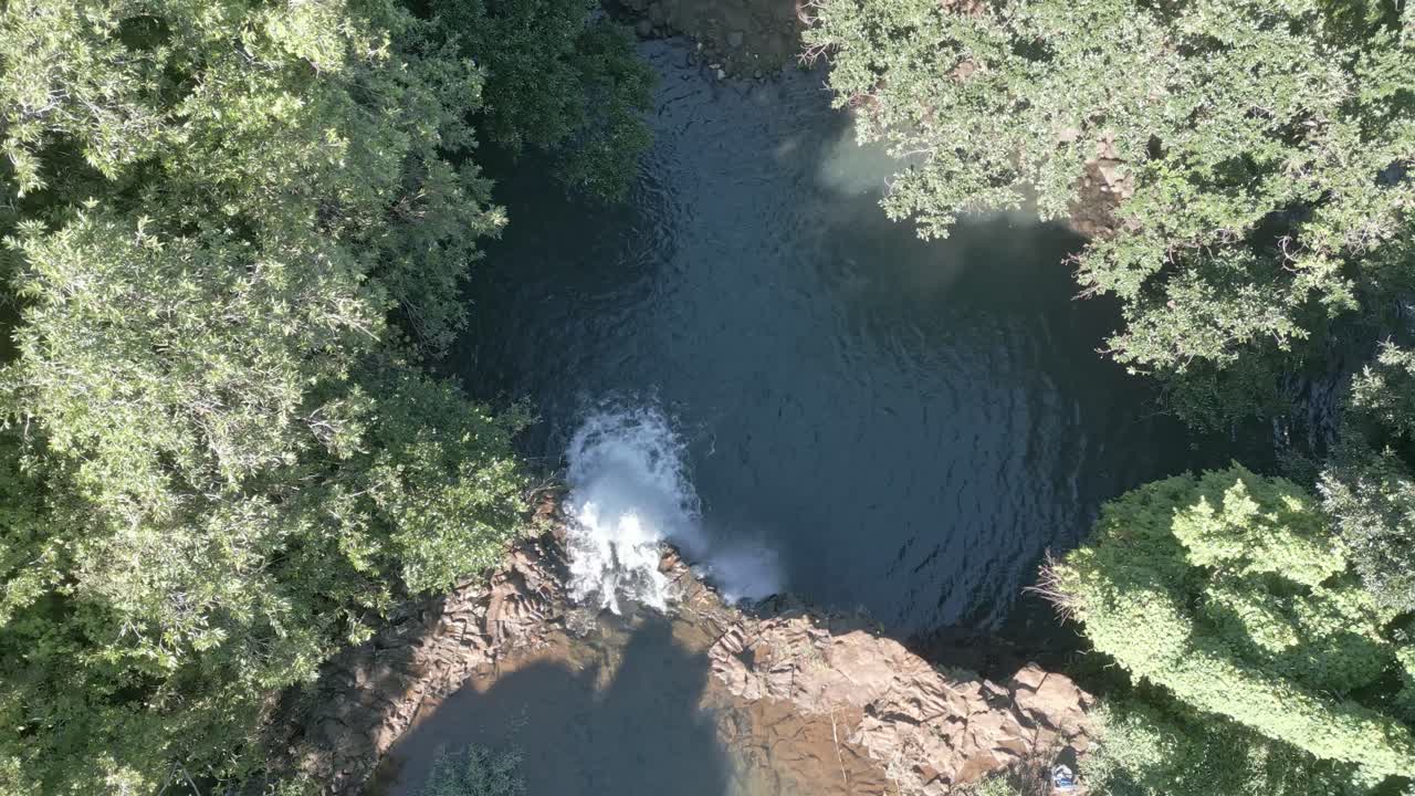 Mauritius - Ebene - Minissy Waterfall - fast ascending view over the pool
