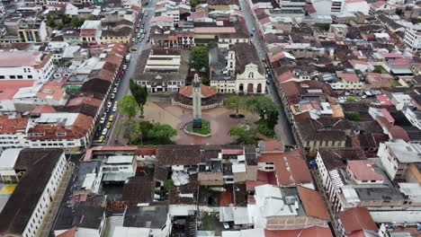 Loja,-Toma-Aerea-Del-Monumento-A-La-Independencia