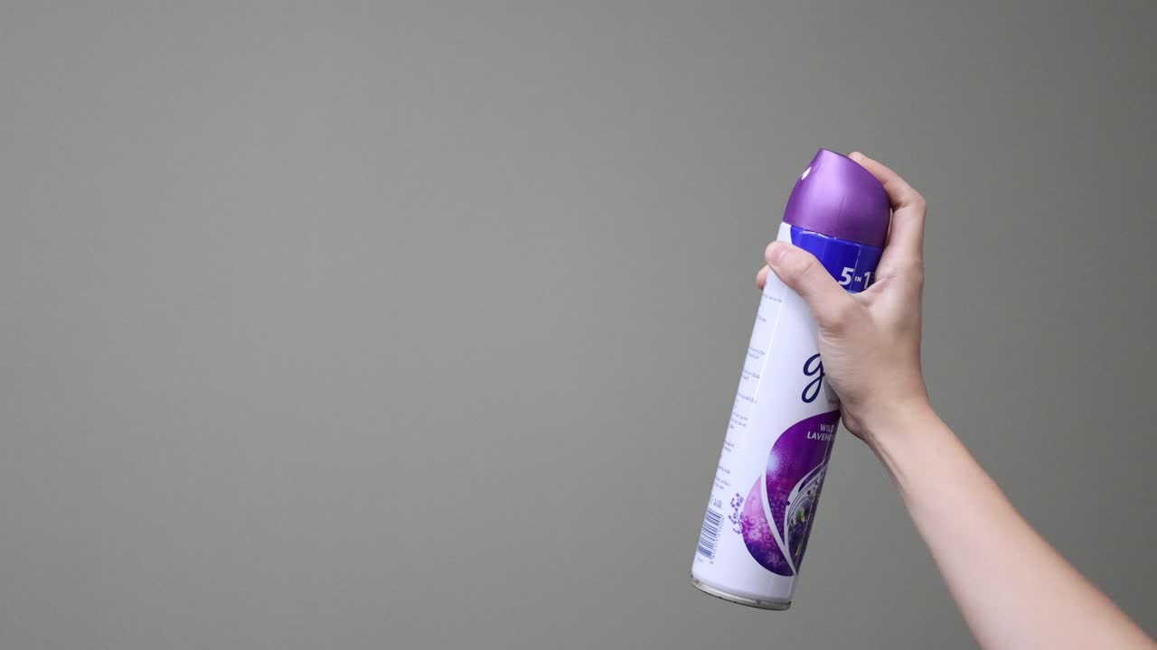 de mão e pulverização a partir de um recipiente