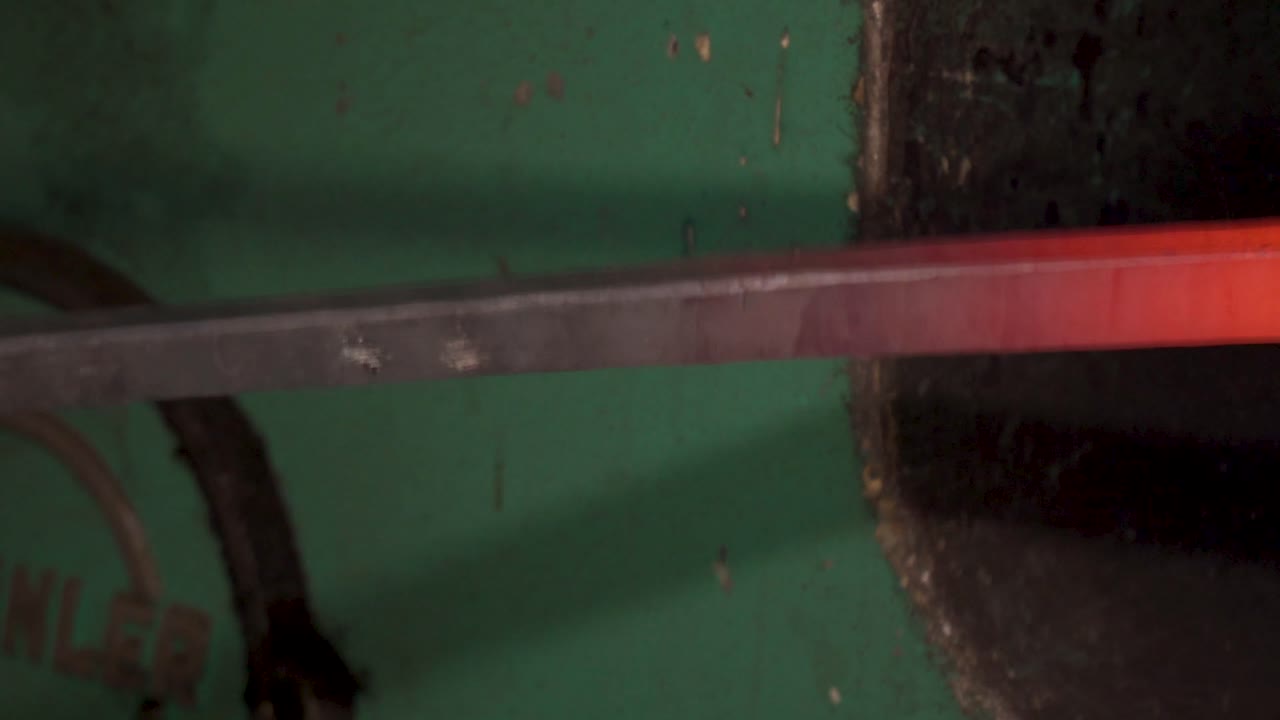 4k의 대장장이 금속 단조