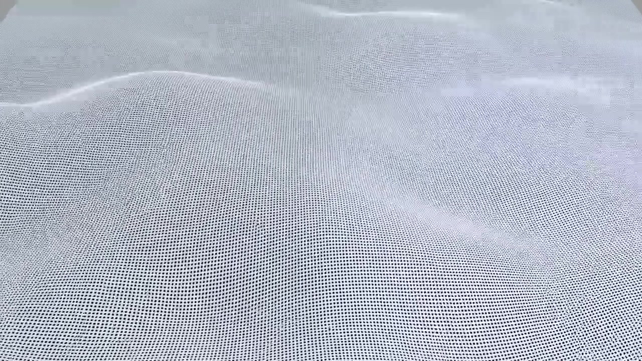 Weißes Netzgewebe, sanft wellend, Nahaufnahme einer feinen Gitterstruktur, die glatte Wellen bildet, zarte Textur, Pastell.
