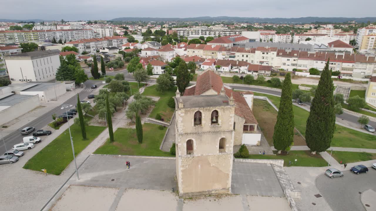 iglesia católica de santa maría do olival en tomar, portugal, órbita aérea