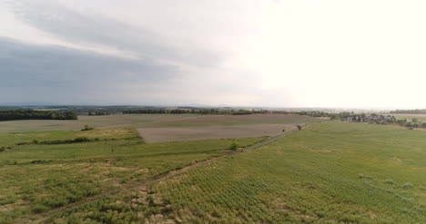 Luftaufnahme-Von-Landwirtschaftlichen-Feldern-Und-Wald-4