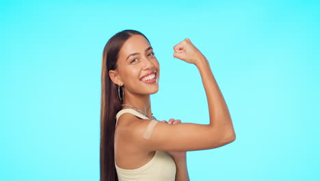 vacuna, flexión del brazo y mujer en el estudio