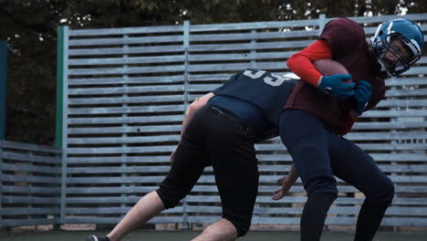 jugadores de fútbol americano en acción