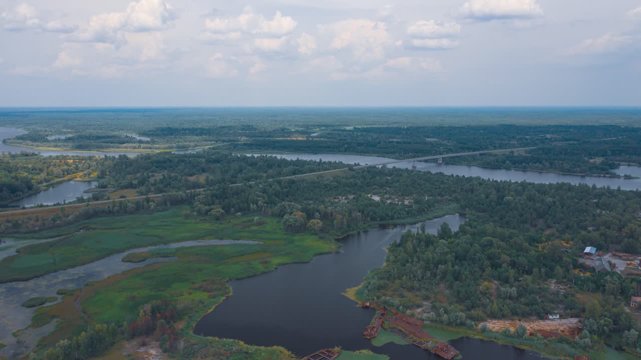 timelapse del río pripyat contaminado en la zona de exclusión de chernobyl