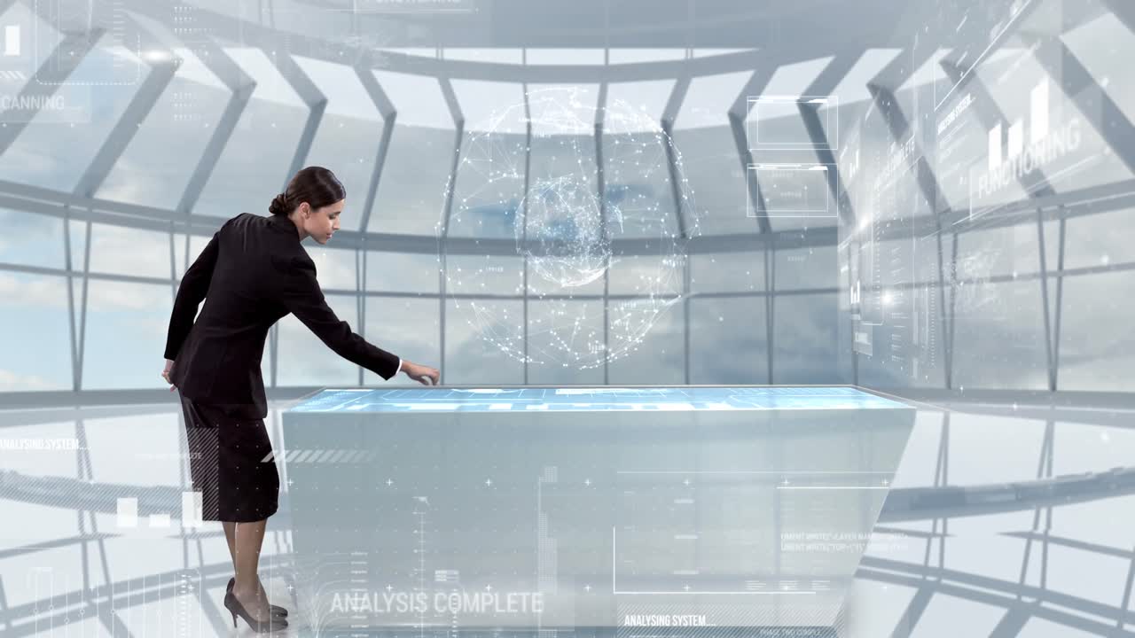 디지털 스크린을 사용하는 사업가