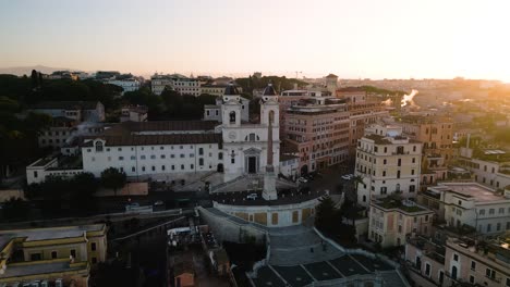 Dron-En-órbita-Cinematográfica-Filmado-Sobre-La-Escalinata-Española,-Iglesia-Trinita-Dei-Monti