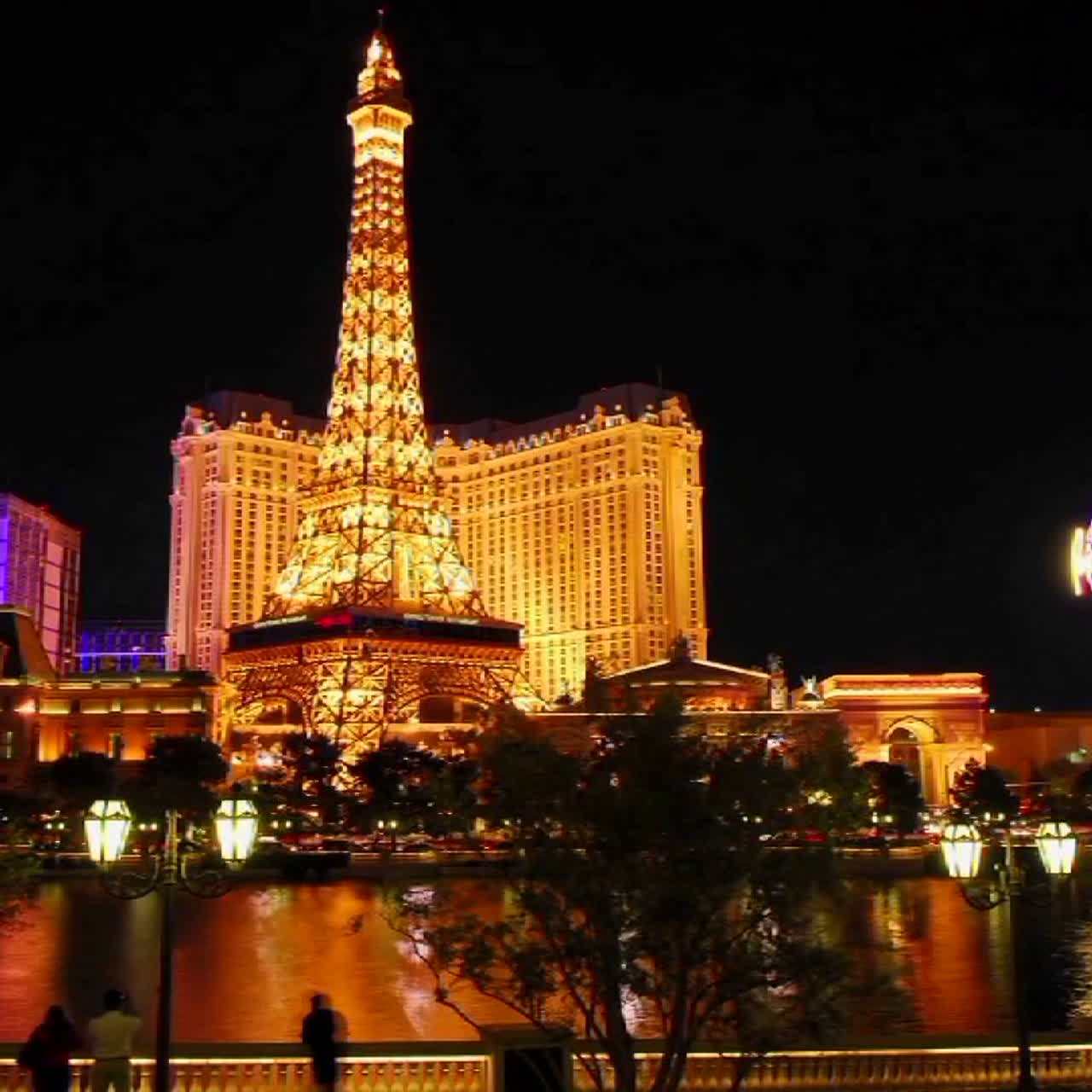 라스베가스 호텔 카지노 근처 보행자와 차량의 시간 경과