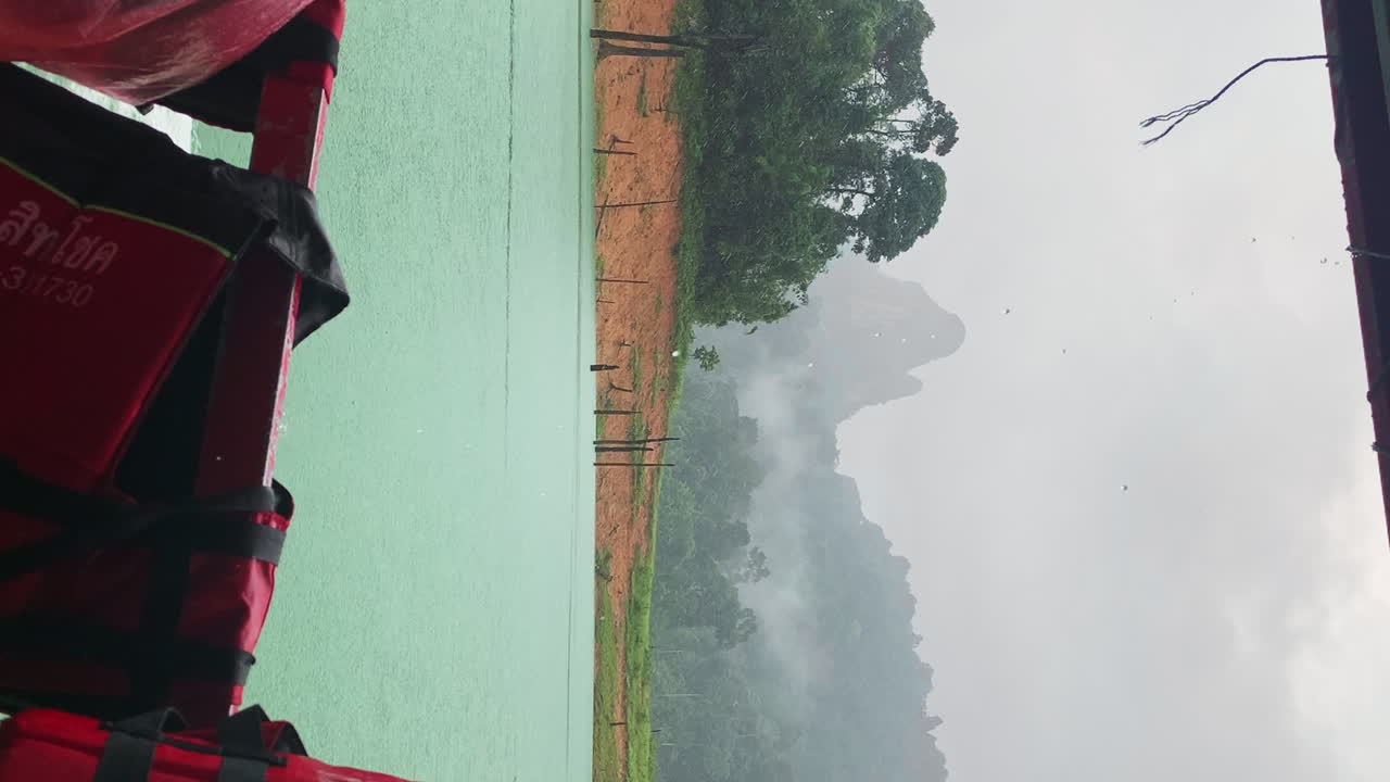 태국 남부의 자연 보호 구역인 카오 소크 국립 공원 아시아 여행 목적지