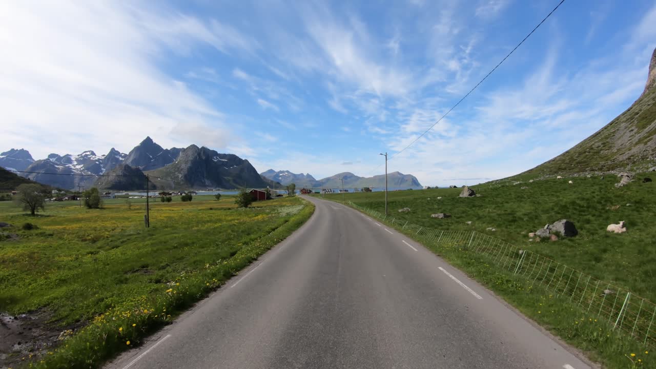 노르웨이의 도로에서 자동차를 운전하는 차량 시야