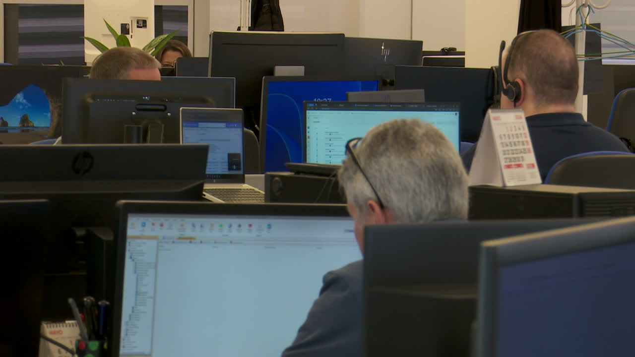 oficina ocupada del centro de llamadas