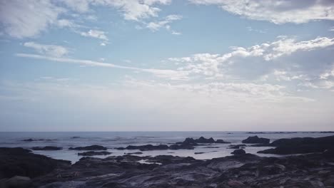 Timelapse-De-Playa-Rocosa-En-El-Sur-De-España