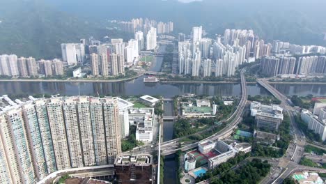 Vista-Aérea-De-Los-Mega-Edificios-Residenciales-Frente-Al-Mar-De-Sha-Tin-De-Hong-Kong