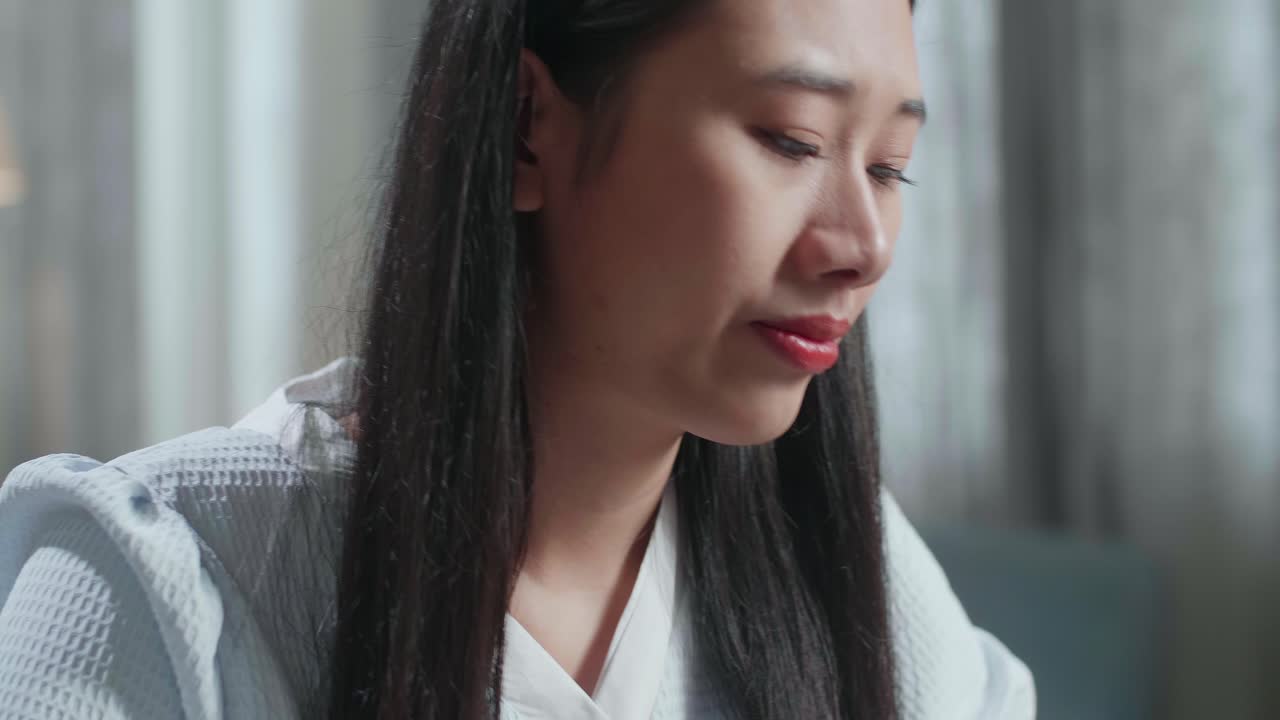 슬픈 젊은 여자