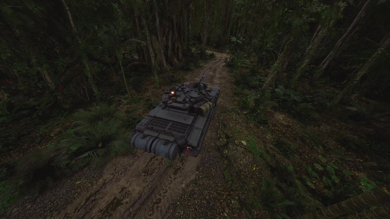 Viaggio in una foresta remota, un veicolo solitario percorre sentieri fangosi.