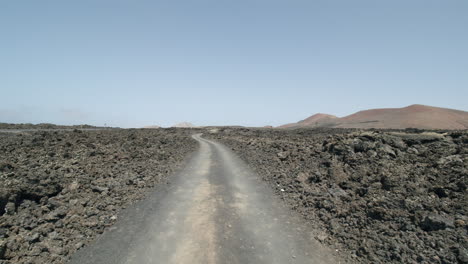 Explorando-Paisajes-Volcánicos-De-Lanzarote-Islas-Canarias