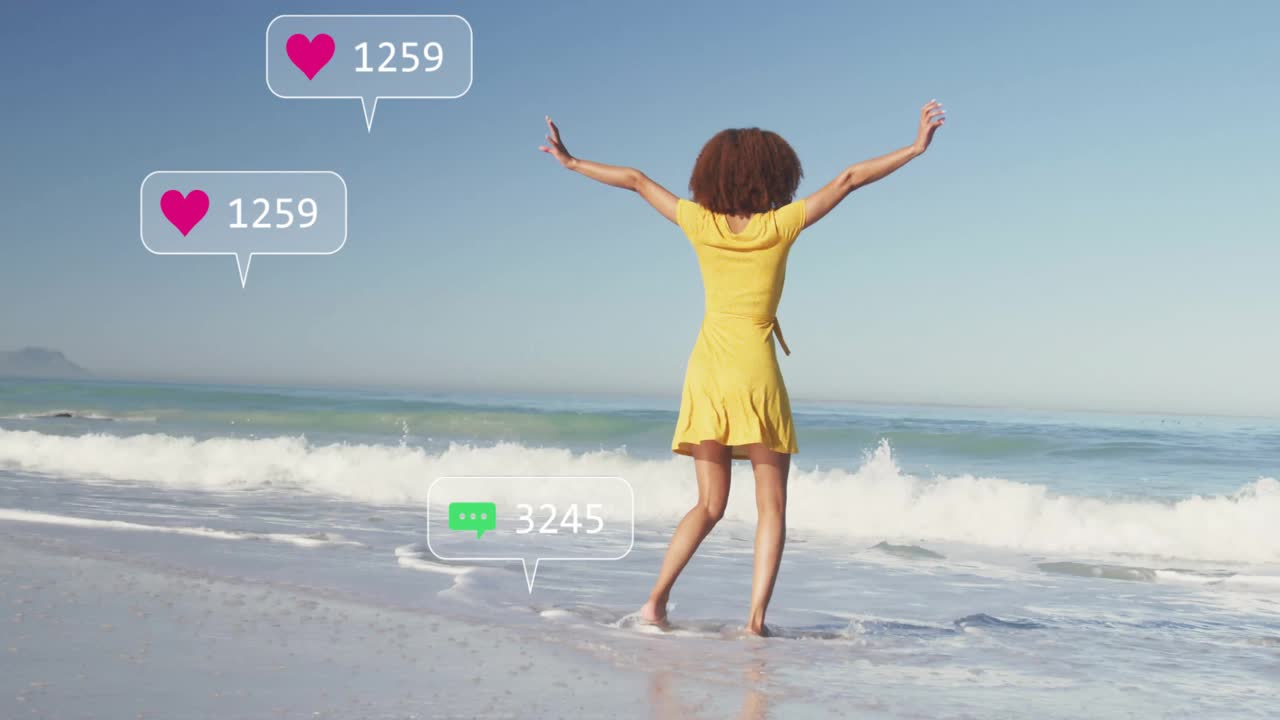 Influencer femenina entrando al oleaje, girando con iconos sociales que se elevan, mostrando un crecimiento de la interacción.