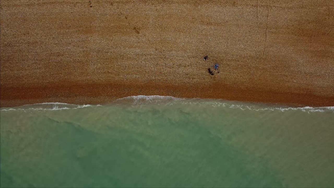 Vista aerea di una spiaggia con persone
