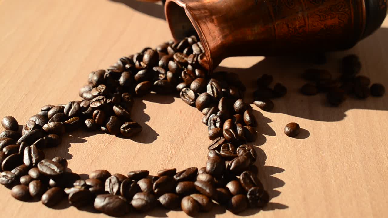 Kaffebønner i hjerteform. Kaffestilleben