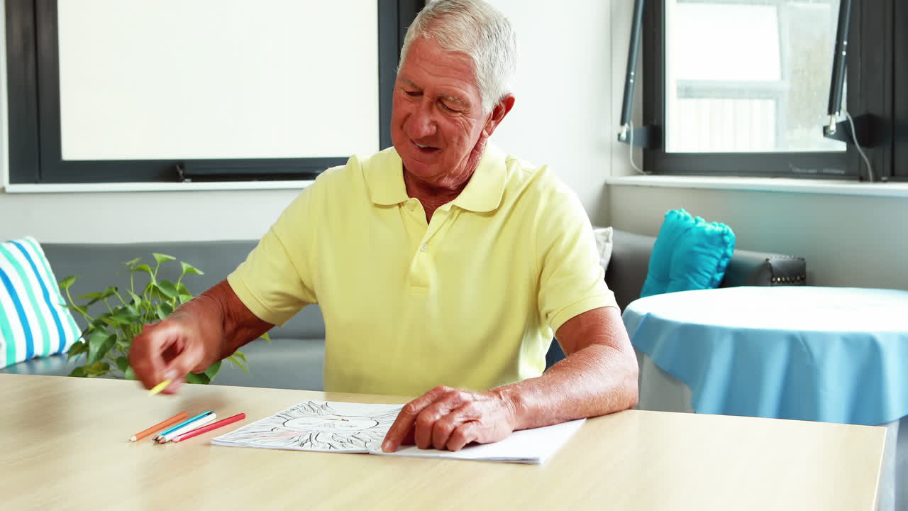 행복한 고령자 색칠 그림