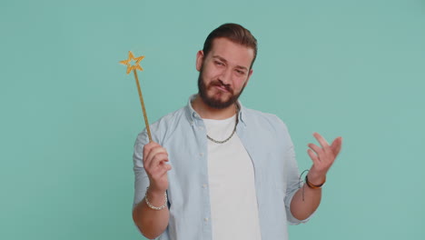 mago hechicero hombre guapo gesticulando con varita mágica haciendo que los deseos se hagan realidad, lanzando hechizos mágicos