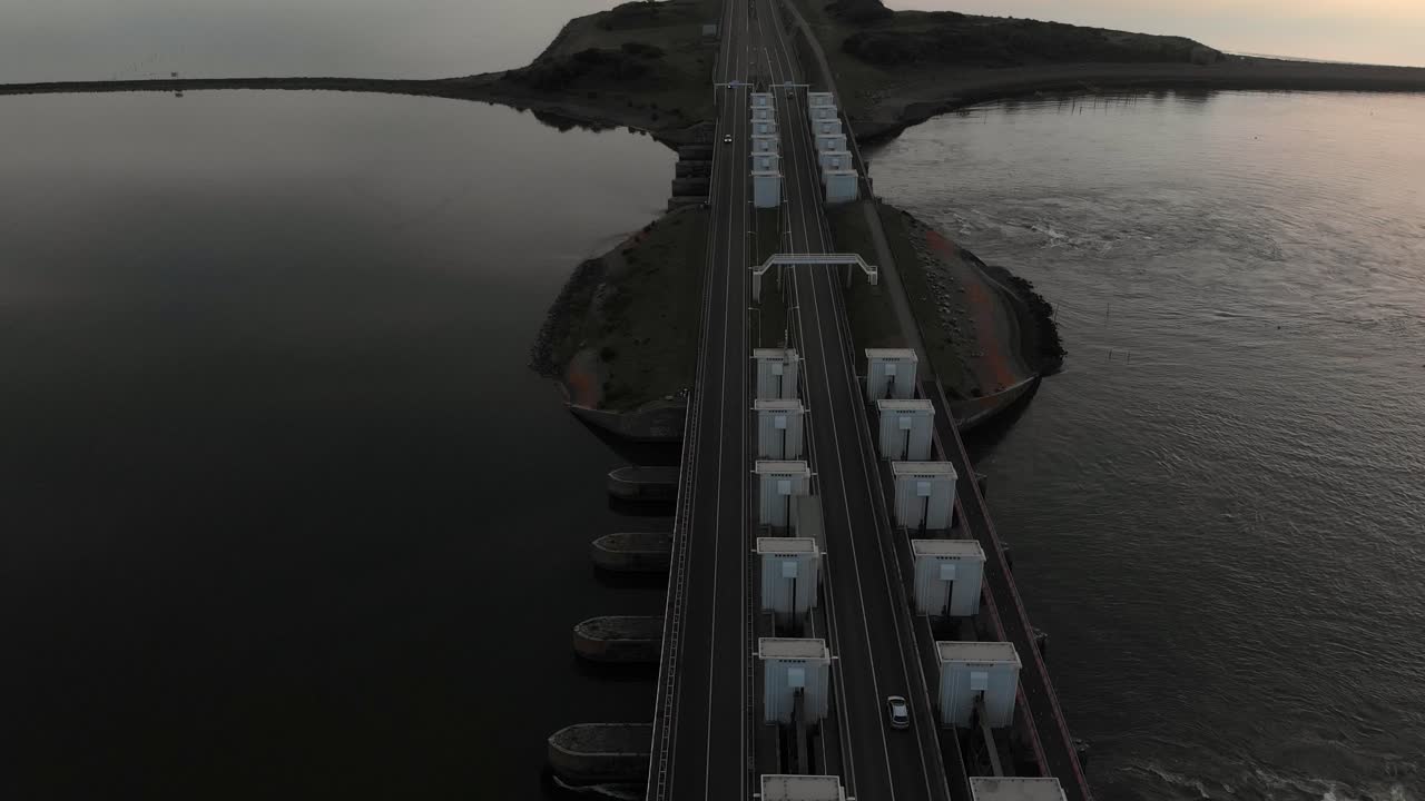 Lorentzsluizen all'alba a Kornwerderzand, Paesi Bassi