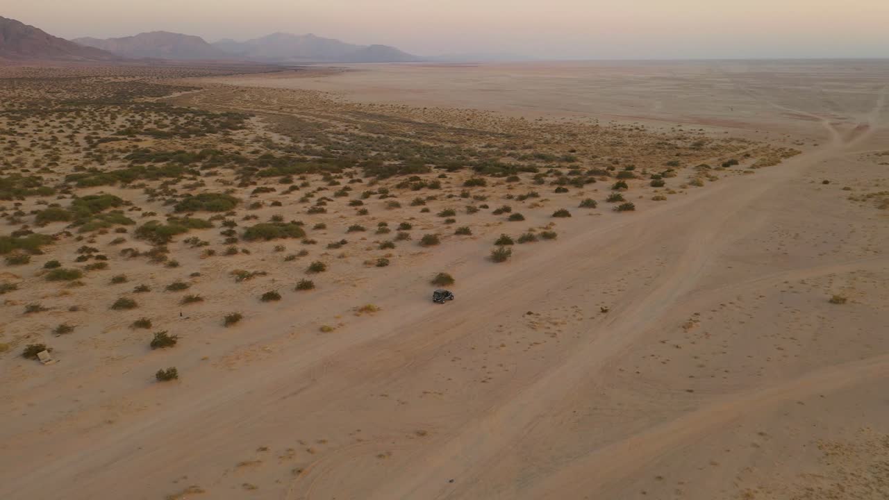 사막 차량, 소금 호수 계곡 진입, vehiculo entrando al desierto de la laguna salada en mexicali baja california mexico