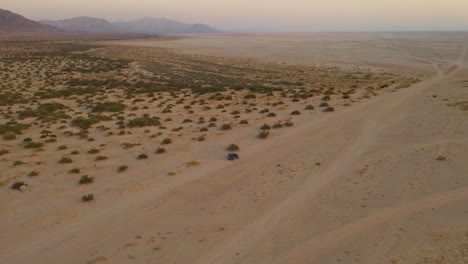 desert vehicle, entering de salt lake valley, vehiculo entrando al desierto de la laguna salada en mexicali baja california mexico