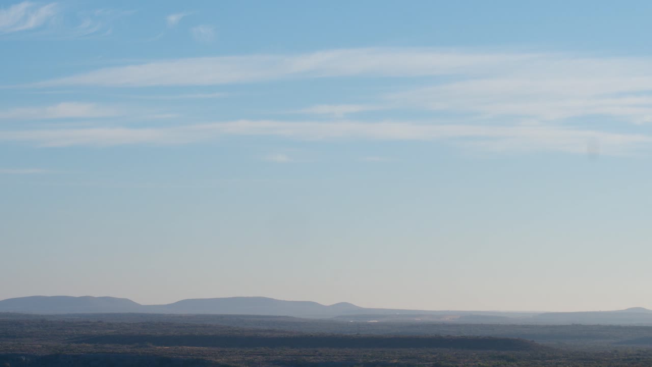 미국-멕시코 국경 근처의 텍사스 콤스톡 외부 구름 저속
