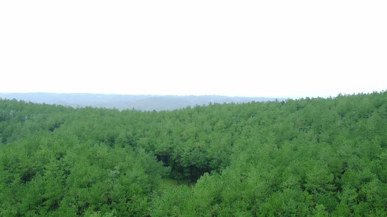 Drone video of Meghalaya's natural beauty.