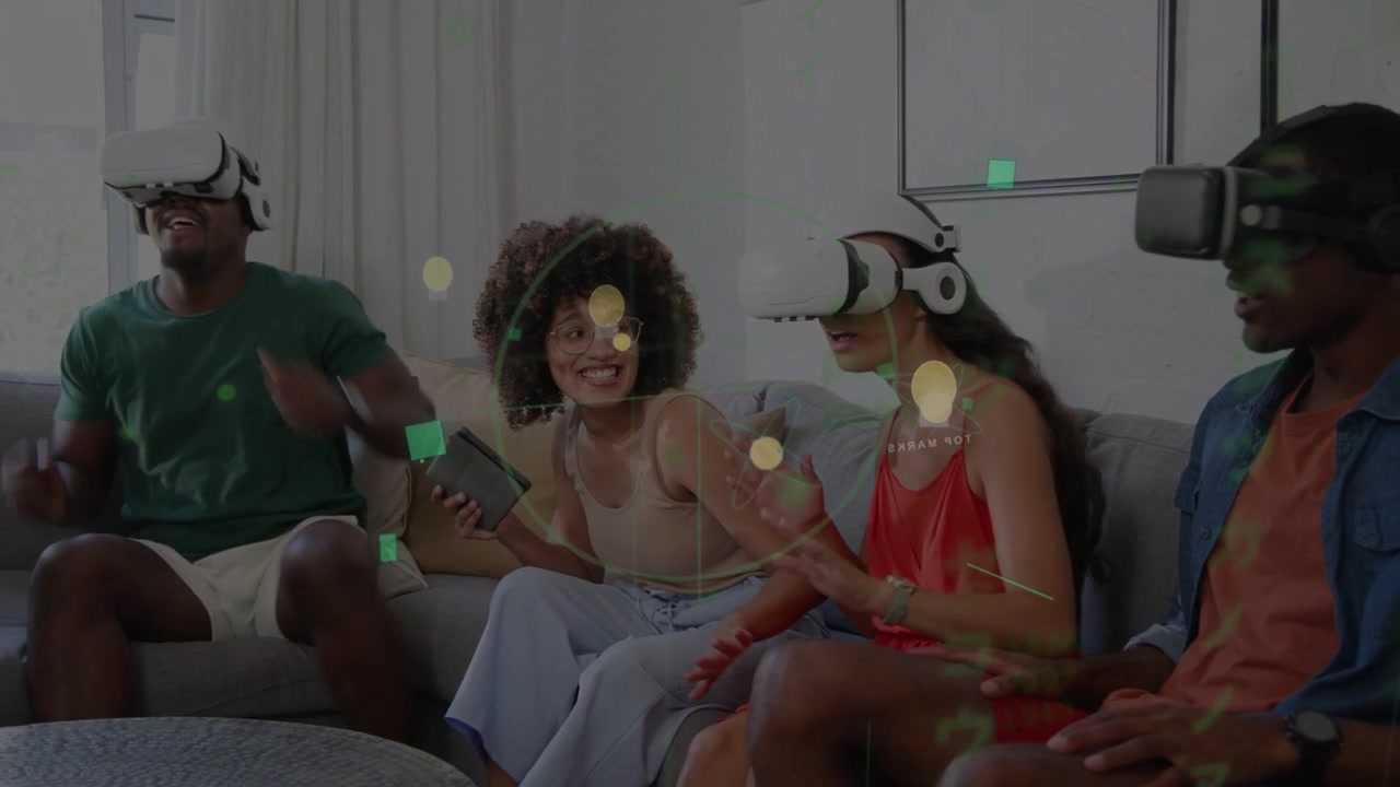 Amici sul divano, un utente di tablet che gesticola, facendo apparire un'interfaccia utente AR, si allungano e ridono per il gioco