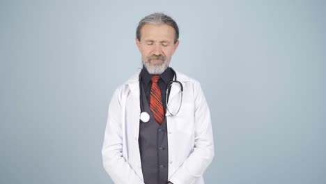 declaración negativa del médico sobre la enfermedad.