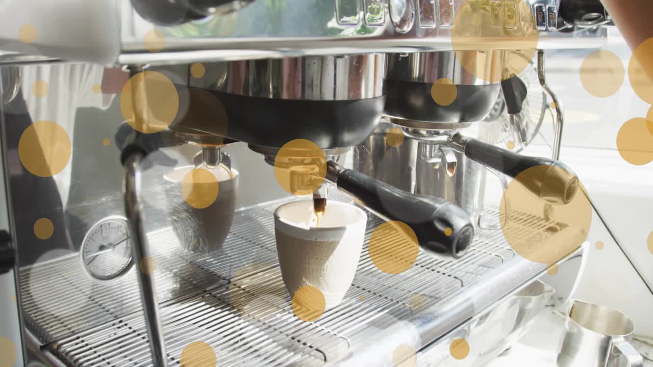 Animazione di punti gialli su un barista che prepara il caffè