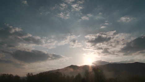 Schöne-Wolkenformationen-Im-Zeitraffer