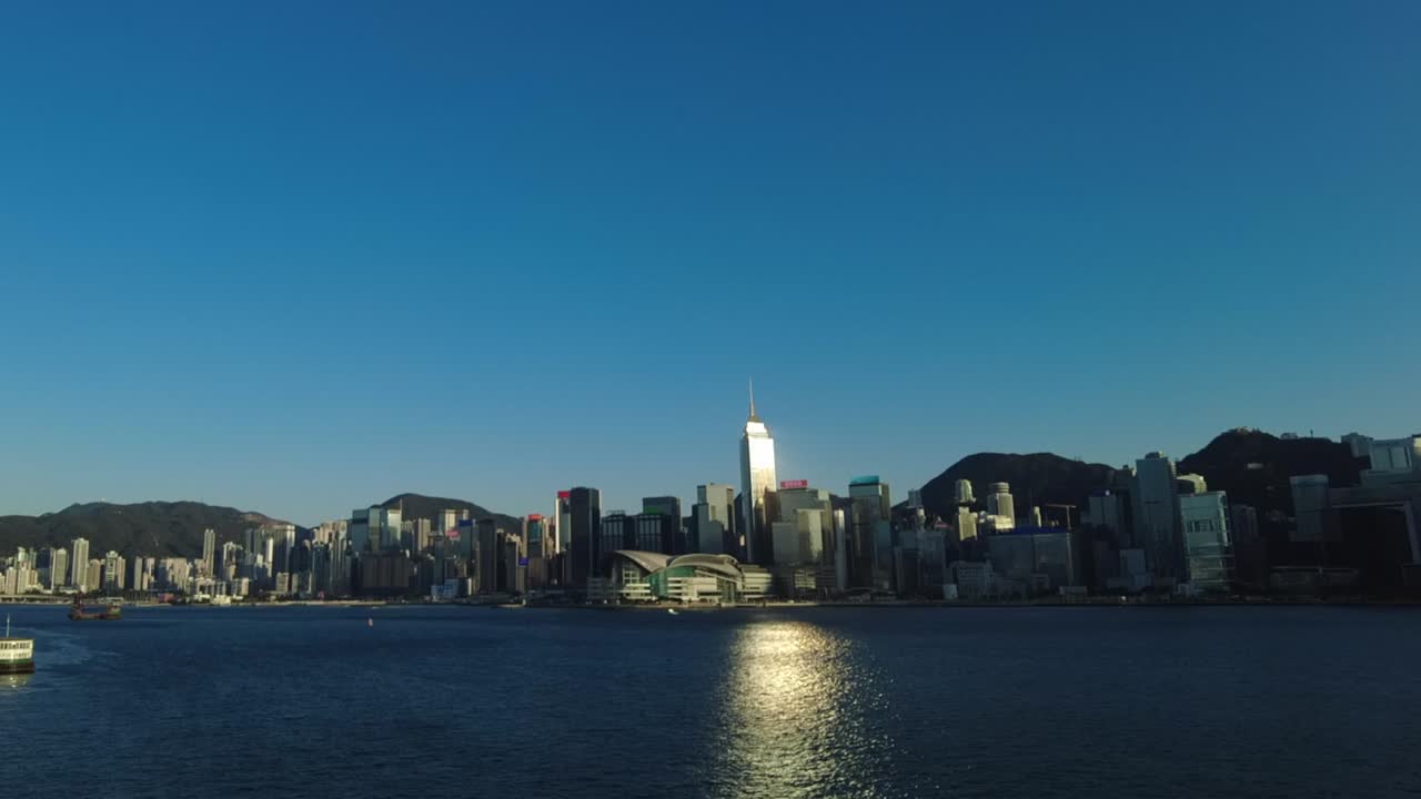 el anochecer de la isla de hong kong con el puerto de victoria