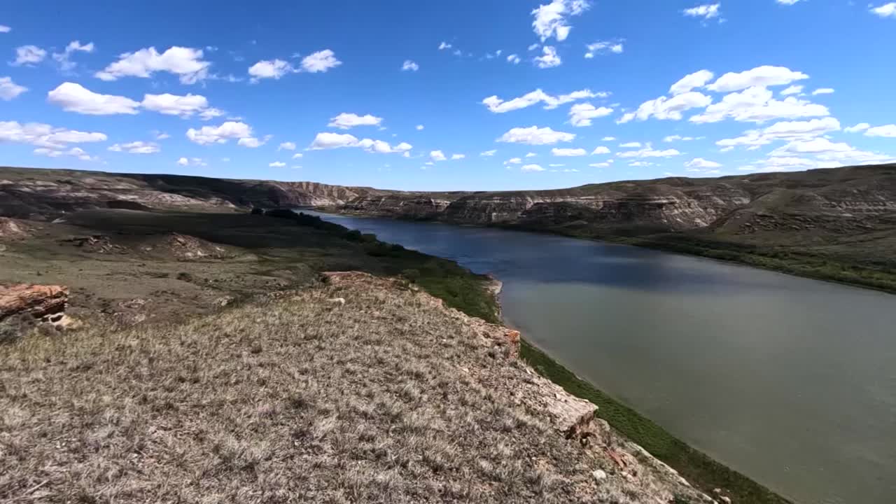 sur del valle del río saskatchewan cerca del parque sandy point, al norte de medicine hat, alberta, canadá