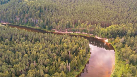 Lettischer-Fluss-Gauja-In-Der-Nähe-Von-Sietiņieza