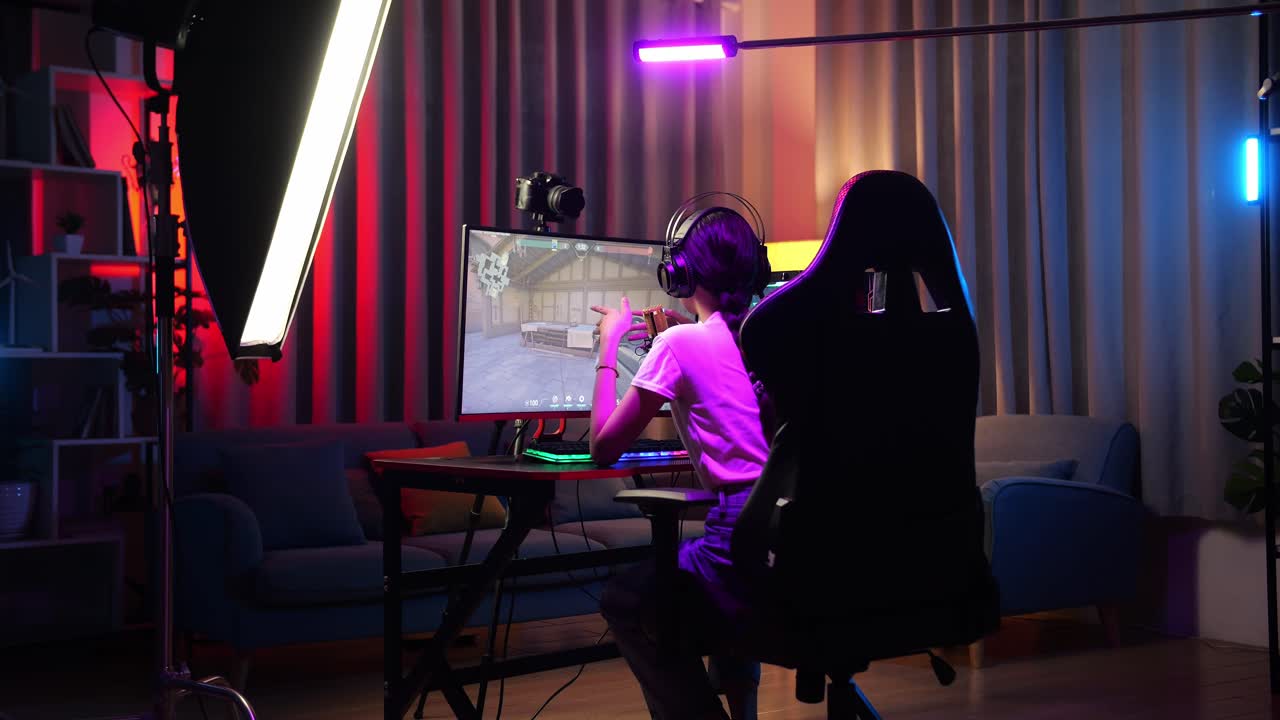 집에서 비디오 게임을 하는 게이머