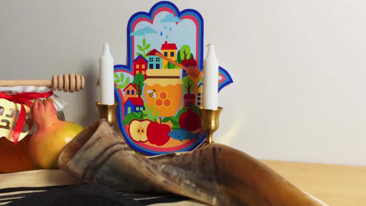 Simboli di Rosh Hashanah con Shofar e Miele