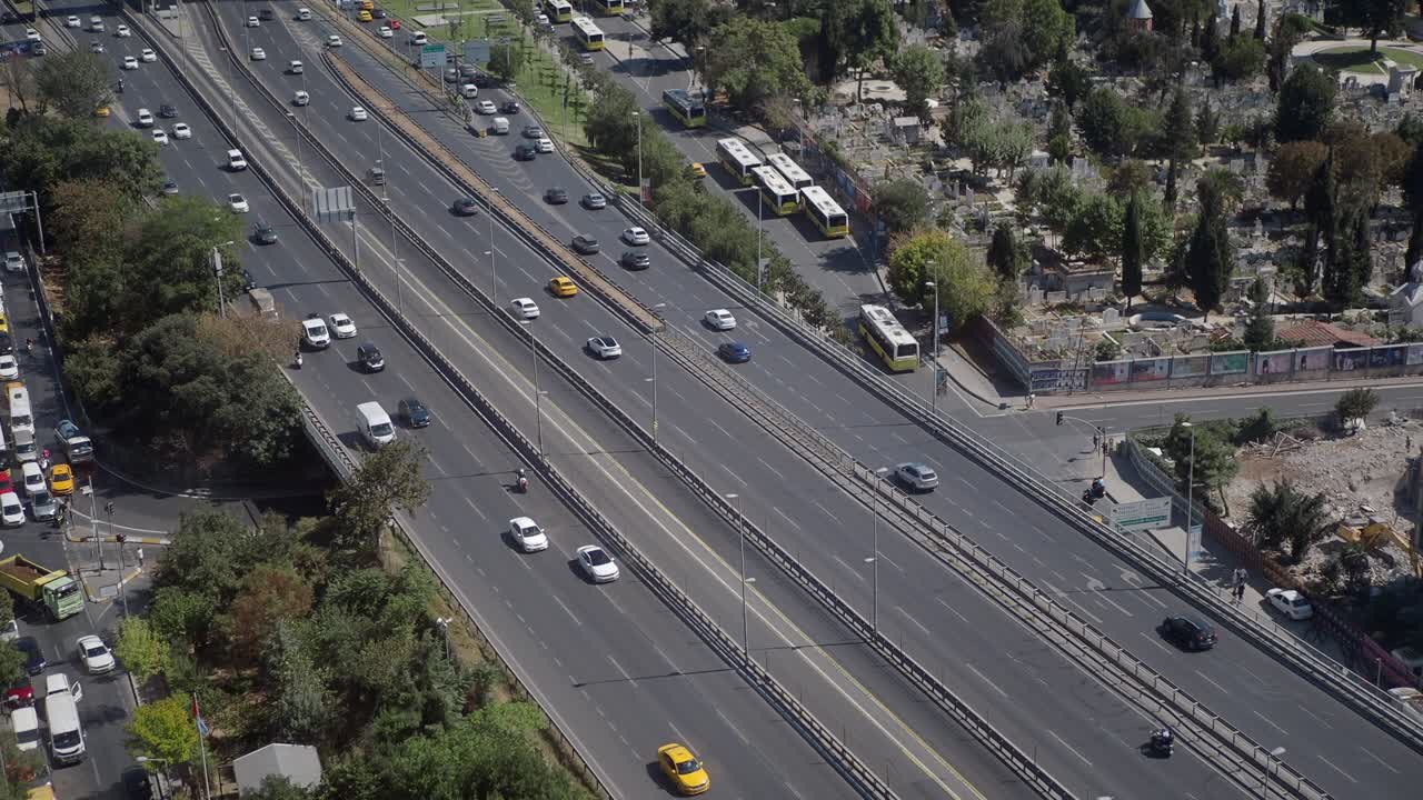 교통과 함께 도시 고속도로 공중 사진