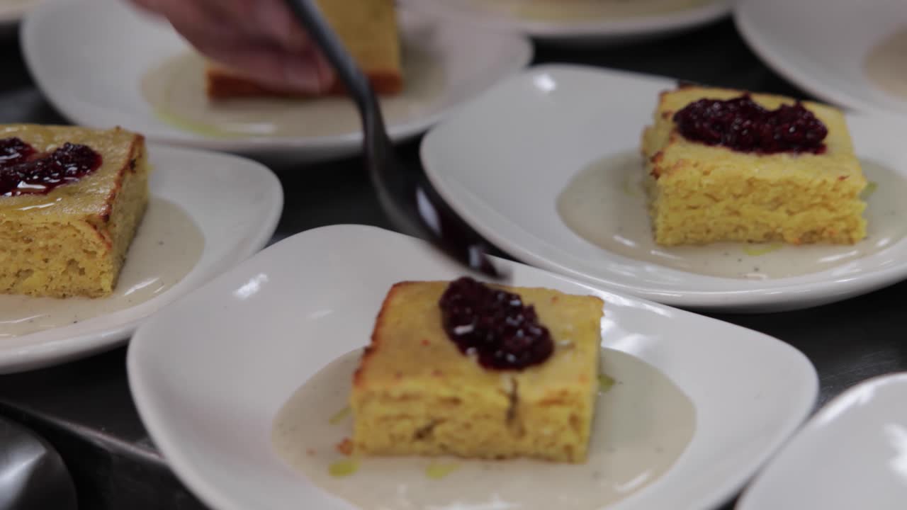 Rows of cornbread desserts on plates