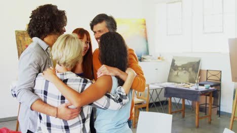 Artists-forming-huddle-in-drawing-class-4k