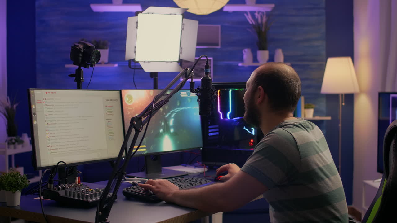 hombre de streamer sentado en una silla de juego